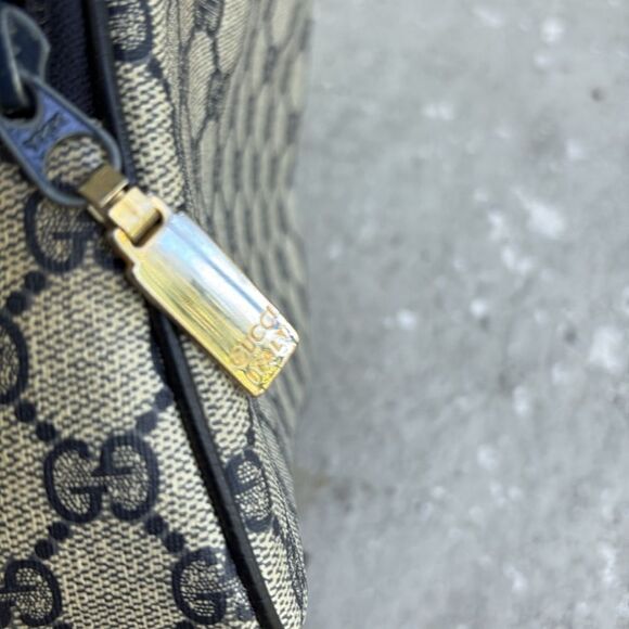 Vintage Gucci monogram clutch/makeup bag - Picture 11 of 11